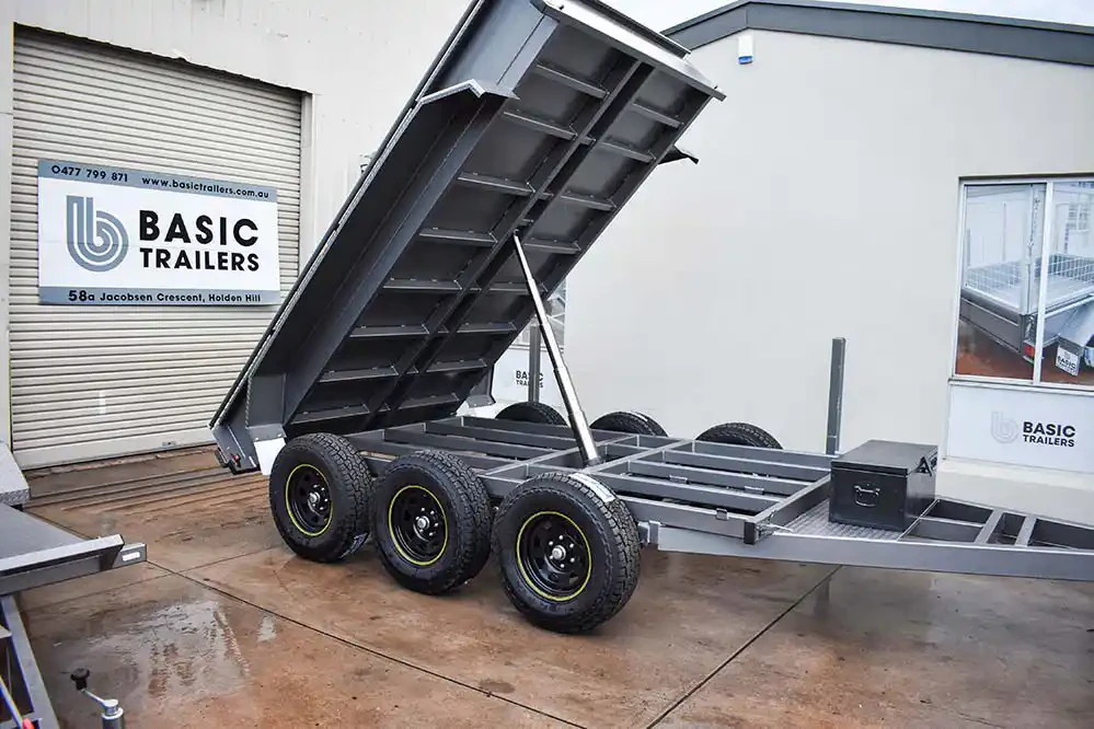 Use a Tipping Trailer Safely Use a Tipping Trailer Safely